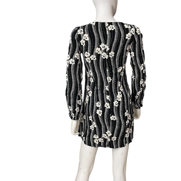 Express Black Floral Dress - Picture 4 of 9